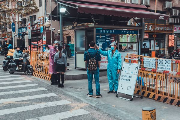 法律科普 | 疫情中，“一刀切”等乱象如何整治？