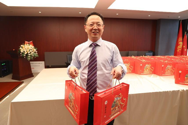 中恒信动态 | 浓情中秋，暖心相伴——中恒信律所为全体员工发放中秋福利
