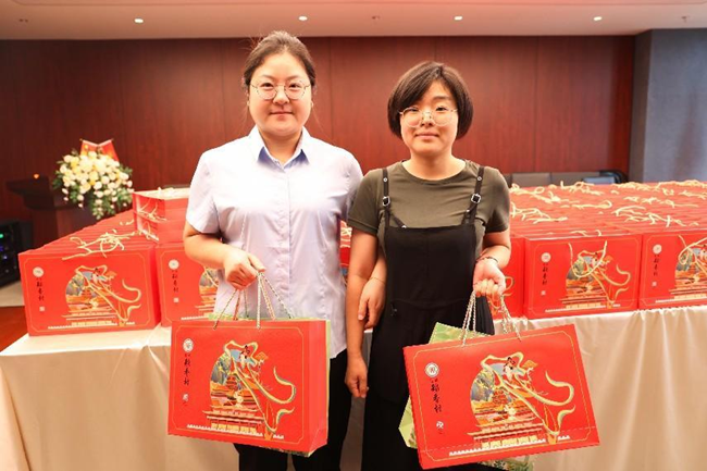 中恒信动态 | 浓情中秋，暖心相伴——中恒信律所为全体员工发放中秋福利